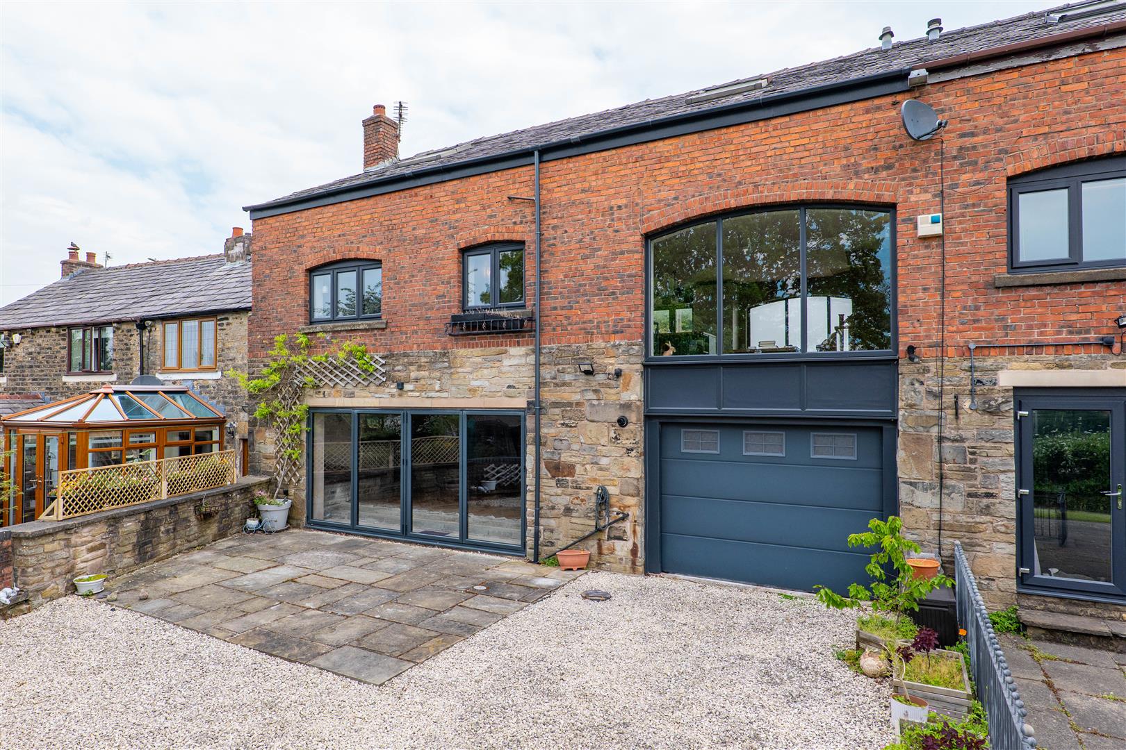5 bed property in Plodder Lane, Bolton